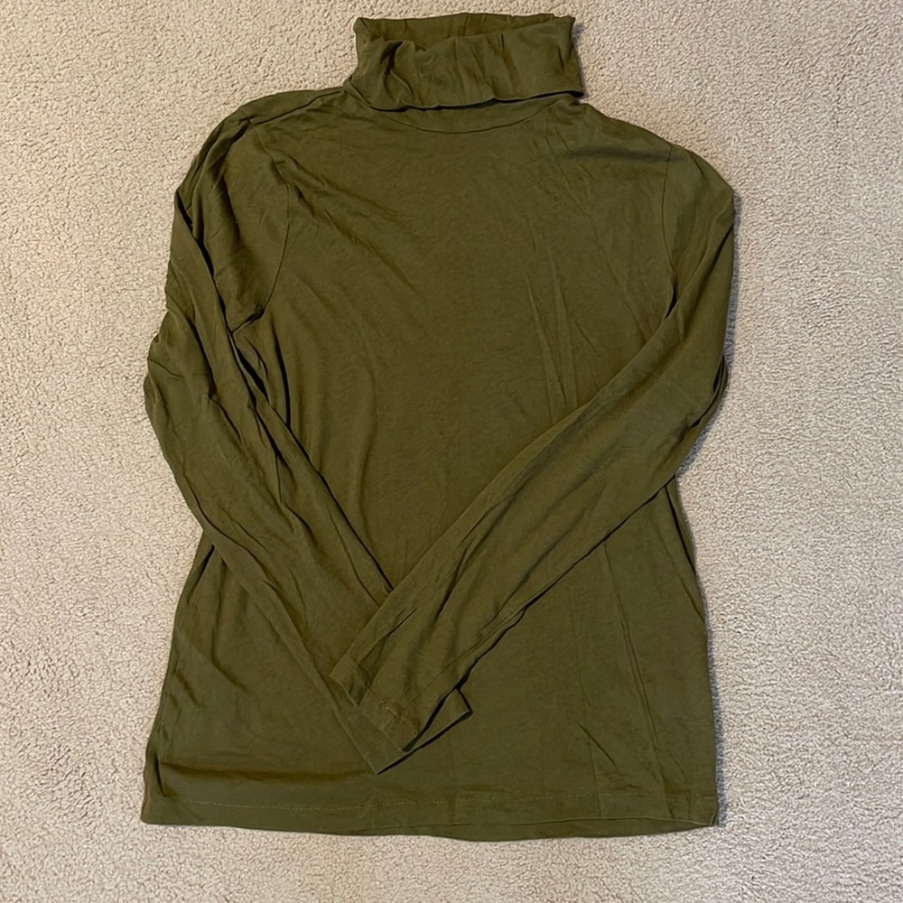 Jcrew Tissue turtleneck, excellent condition. Size Large